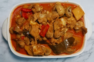 Thai Pork Short Rib Bellies in Red Curry Sauce  泰式紅咖哩豬腩排 (indent)