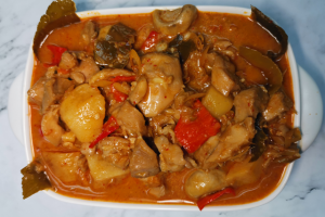 Thai Chicken in Red Curry Sauce 泰式紅咖哩雞球